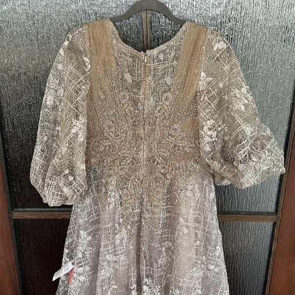 Mac Duggal EMBELLISHED PLUNGE NECK PUFF SLEEVE A LINE GOWN size 10 $798 Mocha - Picture 11 of 12